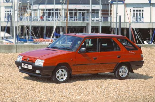 Може и да не е най-чудесният автомобил сам по себе си, но Favorit е важен, защото именно той даде тласък за възстановяването на Skoda след десетилетия трудности. Той беше напълно различен от моделите със задно разположени двигатели, като получи предно предаване и дизайн на Bertone.

Volkswagen Group взе дял в Skoda за първи път през 1991 година, когато Favorit вече беше на пазара. Неговият наследник - Felicia, вече беше разработен с участието на германския концерн, като получи по-красив външен види и нови технологии. Това обаче беше само началото - в наши дни някои модели на Skoda се считат за по-добри от автомобилите на VW Group, на чиято база са построени.
