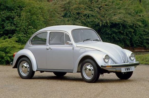 Замислен от Адолф Хитлер и спасен от следвоенната забрава от британската армия, оригиналният Volkswagen (с прякор, но никога официално наричан Beetle) за известно време е опора на автомобилната индустрия в Германия. Освен това той е икона на хипи-движението САЩ и евтина, надеждна и популярна в цял свят кола.

Производството му надхвърля 20 млн. бройки, като то беше спирано и възстановявано.  Без тази кола сега нямаше да имаме империята Volkswagen, която включва марки като Audi, Bentley, Bugatti, Lamborghini, Porsche и Skoda.
