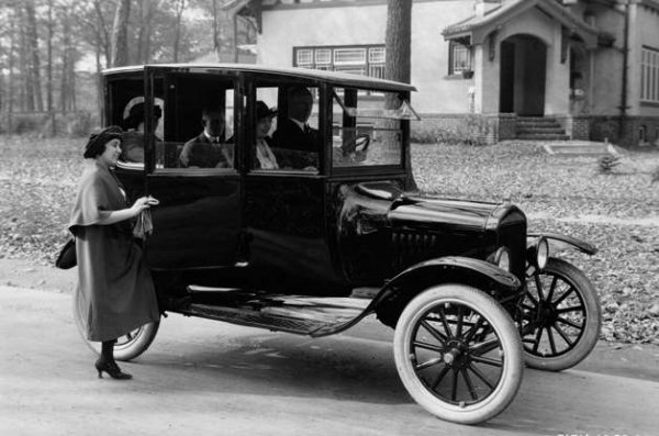 Фактът, че Model Т беше обявен за "Автомобил на XX век" през 1999 година е досатъчно показателен. Това е първият сериен автомобил, произвеждан на конвейер, което променя световната индустрия.

Значението на Model T е още по-голямо, тъй като именно той изкара първо американците, а след това и милиони хора от цял свят, на пътя. До май 1927 година от него са произведени над 15 млн. бройки, което си остава една от най-високите цифри в историята. 
