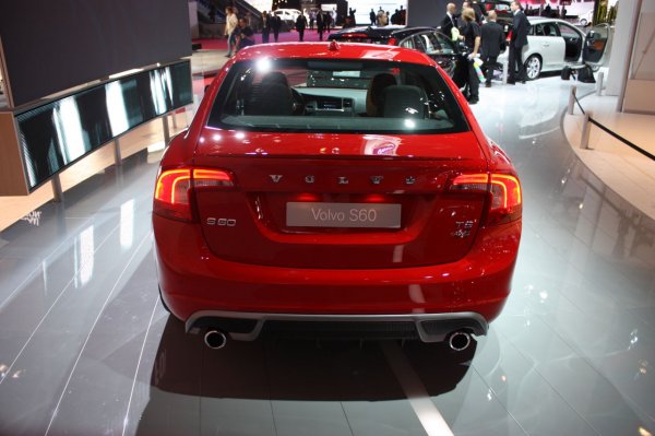 Volvo S60 и V60 R-Design / Париж 2010
