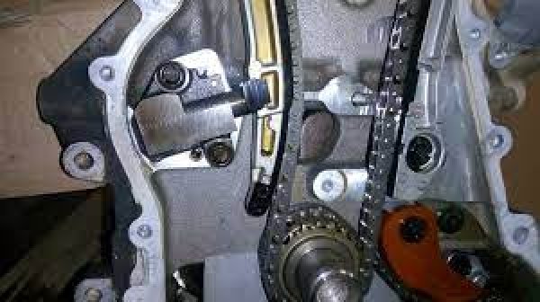 Честото стартиране на мотора, както и резките ускорения, последвания от намалявания на скоростта, увреждат ангренажния ремък (в случая е верига) на двигателя, както и единствения фазов превключвател. Това обикновено се случва преди достигането на 100 000 км. Веригата може да прескочи няколко зъба на зъбните колела, което ще доведе до среща на клапаните с буталата и съответно скъпи ремонти.Този проблем се среща по-често при „напомпаните“ Mazda 3 MPS и Mazda 6 MPS.