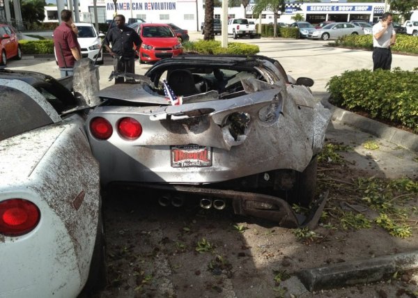 Пиян американец потроши няколко Chevrolet Corvette