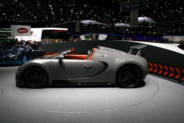 Женева 2012 / Bugatti Veyron Grand Sport Vitesse 