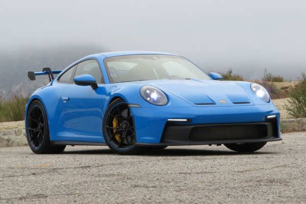 Както отбелязват авторите на класацията, на практика всяко Porsche 911 GT3 би било напълно на мястото си в този списък. Все пак изборът е паднал върху актуалния модел заради невероятно прецизното му управление, възможността да се поръча с ръчни скорости, и червената черта на оборотомера, която се намира чак при 9000 об/мин. 