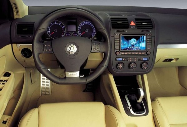 Основният проблем са ранните турбокомпресорни TSI двигатели с верижно задвижване. С течение на времето напрежението във веригата се е превърнало в едно от най-известните заболявания на тези двигатели. При по-старите автомобили може да се появи корозия и в областта на праговете и арките на колелата.