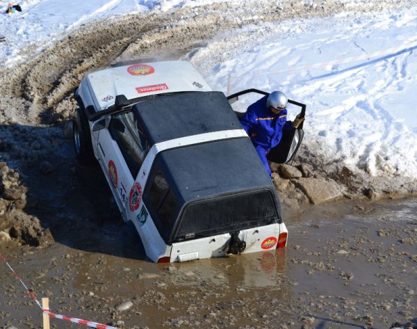 <p><strong>Сняг, кал и много мощни джипове&nbsp; </strong><br /><br />В  местността "Пчелина" край Разград се проведе офроуд състезанието  "Изгубени в Лудогорието 2012". В атрактивното шоу участваха 28  високопроходими джипа от страната.</p>