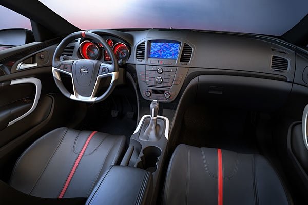 Opel GTC Concept: поглед отвътре - елегантен интериор, близък до евентуално серийно производство. 