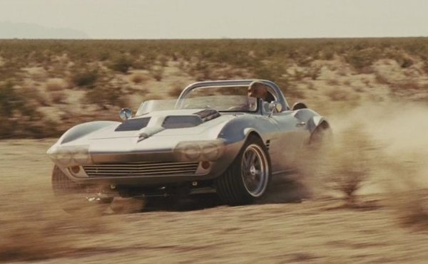 Кабриото от 1966 г. е един от автомобилите, които екипът на Доминик Торето трябваше да открадне от влака в петата част на &bdquo;Бързи и яростни&rdquo;. За съжаление героят на Вин Дизел изпрати красивият Corvette да лети от скала, след като помогна на Брайън да избяга от влака.

Corvette Grand Sport Stingray е много рядка кола, която се оценява на стотици хиляди долари. 10 копия на този Chevrolet са създадени специално за филма, като всички са били унищожени по време на снимките.