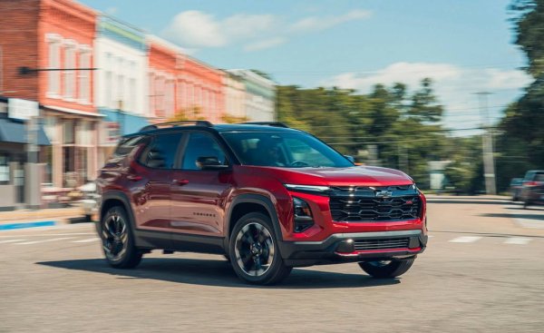 В Америка водят тази 4.65-метрова кола "компактен кросоувър", макар по европейските представи да е на ръба на по-горния сегмент. Новото поколение, лансирано миналата година, вдигна продажбите с цели 32%. Това е една от съвсем малкото коли в списъка, които имат двигатели с "европейски" обем - 1.5 литра. 
