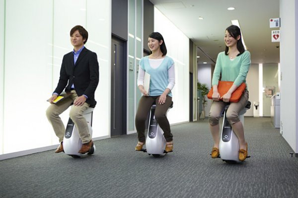 В арсенала на Honda има доста стоки, които не са свързани с автомобилите. Сред тях е моноцикълът UNI-CUB, който може да се движи с 6 км/ч и да изминава 6 км с едно зареждане. Също така Honda разработи робота ASIMO, който може да ходи, да подскача и да танцува. Японската компания произвежда също косачки и самолети.