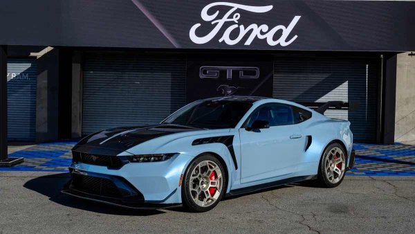 Изброените досега проекти на Ford са в една бройка, не могат да бъдат купени и не отговарят на техническите регламенти за движение по пътищата, но Mustang GTD е специално серийно издание с нечувана досега цена от над 300 000 долара. 

Парите не са единствената бариера: тиражът е ограничен, а първите клиенти няма да могат да препродадат суперколата в продължение на две години. Познатото име не бива да обърква - GTD е безкрайно далеч от обикновен фастбек по отношение на технологиите.
