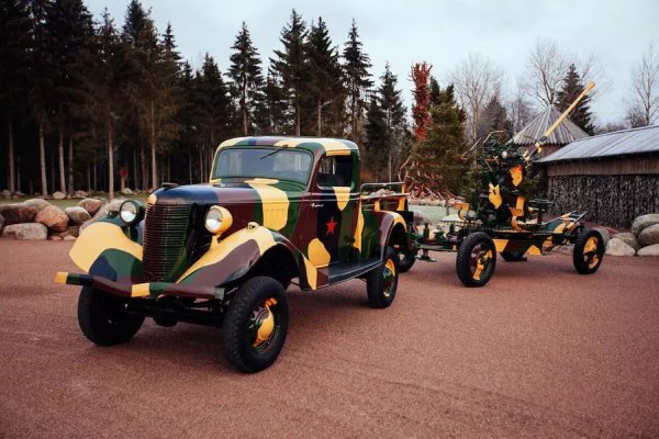 Предшественик на предишния модел е експерименталният пикап с индекс 415. От него са произведени едва две бройки, съдбата на другата е неизвестна.