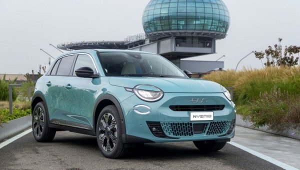 Спрямо 2024: 150% ръст
Fiat, който постепенно бе изпаднал извън Топ 20, сега се завръща в класацията, благодарение най-вече на новия кросоувър Fiat 600, който има впечатляващите 1260% ръст на годишна база (от 10 регистрирани автомобила преди година до 136 сега). Стабилно се представя и лекотоварната гама. 

Най-търсени модели:
Fiat 600 - 136
Ducato - 85
Doblo - 50
Grande Panda - 28
Tipo - 27
