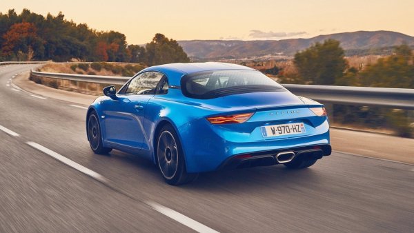 Уви, британската фирма така и не успява да намери заявените още при стартирането на проекта 75 млн евро. Нещо повече за 2 години Caterham натрупва загуби в размер на 20 млн евро и през 2014 г. излиза от играта, оставяйки проекта на французите.
