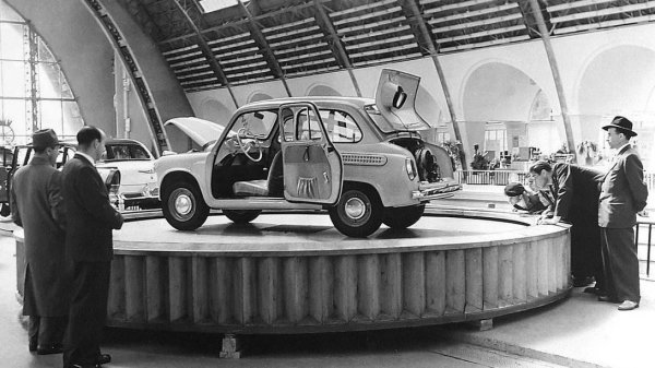 Само че заводът работи на предела на производствените си възможности и затова в Москва решават да преместят производството в друг завод. Изборът пада на на фабриката в Запорожието, което пред 1961 г. е прекръстена на ЗАЗ (Запорожки автомобилен завод). Именно там проектът за малолитражка получава името ЗАЗ-965, като моделът става известен като &bdquo;Запорожец&ldquo;.