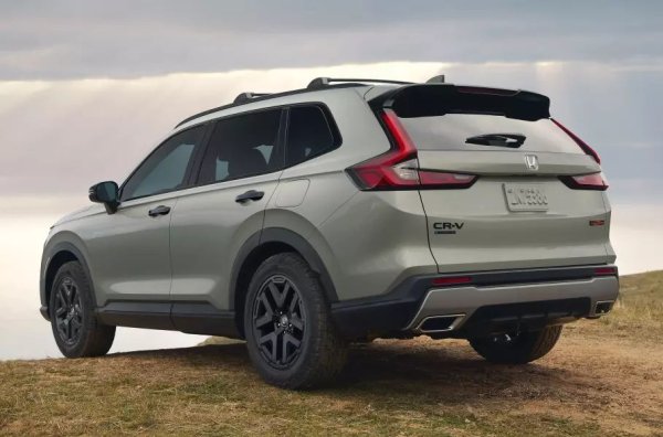 Списъкът с основните разлики от другите версии включва оригинални декоративни детайли и 18-инчови джанти с гуми Continental CrossContact ATR. Новият модел се предлага и с оптимизирана система против боксуване, отопляеми предни седалки и волан, панорамен люк на покрива и електрическа задна врата.
