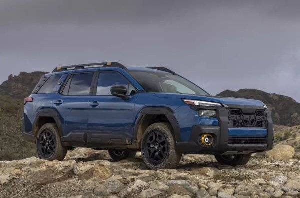 В новото си поколение моделът се превърна в кросоувър и придоби вече познатата офроуд версия. Докато стандартната модификация има пътен просвет от 221 мм, при Wilderness той е 241 мм.
