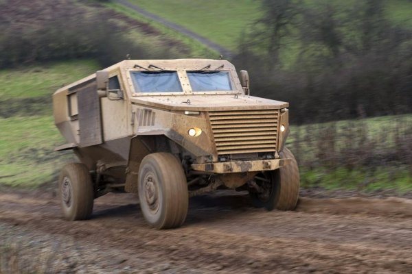 Foxhound - английска военна машина, създадена с помощта на McLaren и BMW