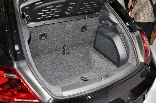Премиерата на новия VW Beetle от автосалон Ню Йорк 2011