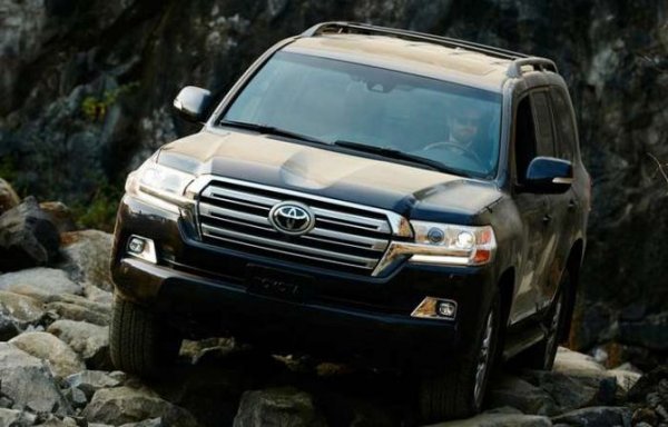 Популярният в цял свят SUV е много скъп модел в САЩ и се продава за най-малко 85 000 долара, докато по-големият Sequoia струва само 50 000. Като се има предвид такъв висок статус, не е изненадващо, че именно Land Cruiser е най-малко вероятно да смени собственика си.