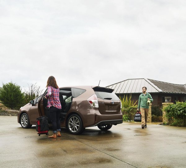 Toyota Prius v 