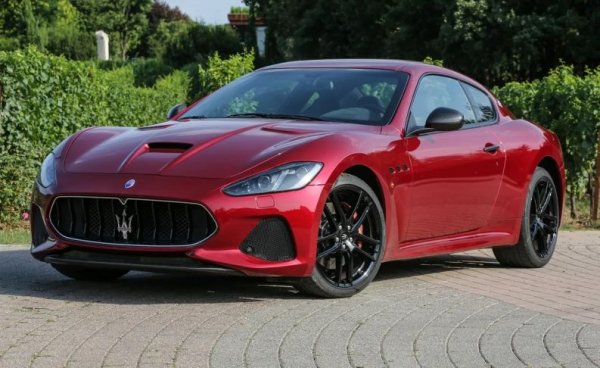 Една италианска класика, в която вече няма нищо екологично. Меси всъщност през годините е притежавал две Granturismo - една относително обикновена S версия, и една екстремна MC Stradale, с 4.7-литров V8. Доколкото е известно, още пази последната, която се превръща в колекционерска кола след края на производството й.
