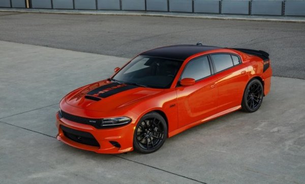 Предполага се, че Меси се е вдъхновил за тази покупка от поредицата "Бързи и яростни", която доста харесвал. Неговият Чарджър е с 6.2-литровия V8, естествено, и с мощност над 500 коня.
