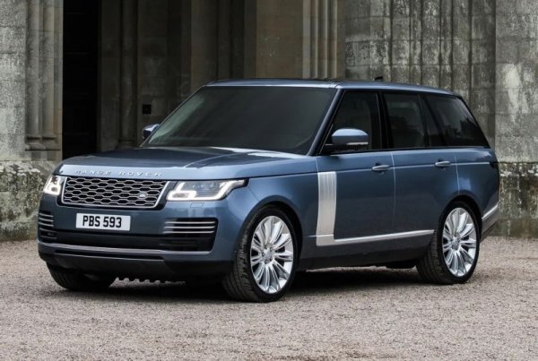 Още един голям SUV - очевидно предпочитаният тип автомобили на аржентинския футболист. Версията на Меси е от най-престижното ниво на оборудване Autobiography, на стойност доста над 200 000 евро. 
