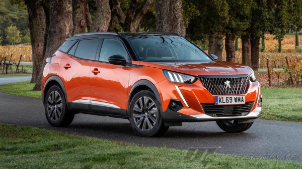 Френският компактен кросоувър прави фурор на пазара след смяната на поколенията. Именно Peugeot 2008 записва най-висока динамика в резултатите сред моделите в Топ 10, като увеличението на продажбите е с цели 82%.