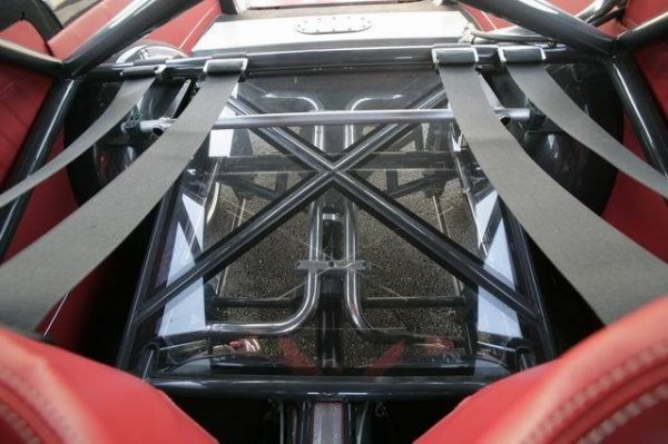 Тунинговано Volvo Amazon от 1969 година. Разполага със 799 к.с., изцедени от 2.8-литров двигател.