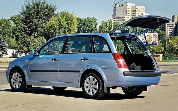 Комби с класическо оформление и изцяло нова каросерия, увеличена дължина, височина и междуосие в сравнение с &bdquo;четворката&ldquo;, показано на изложението в Москва, привлече интереса на най-консервативната част от феновете на ВАЗ. Прототипът получи 1,7-литров двигател, подобен на Нива, а окачването беше преработено: Макферсон отпред, амортисьорни стойки отзад и вентилирани спирачки отпред. Но заводът очевидно не беше в състояние да създаде и подготви за производство още един нов модел. И скоро въпросът за класиката изчезна от само себе си.
