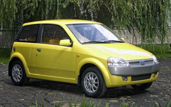 Опитите за модернизиране на малолитражката Ока започнаха почти преди началото на серийното ѝ производство. Първоначално планираха леко усъвършенствана версия с двуцилиндров двигател с увеличен обем. След това ВАЗ показа футуристична концепция. Накрая, през 2003, те представиха по-приземена и атрактивна версия със стандартен 0,75-литров двигател с мощност 33 конски сили. Топ версията трябваше да бъде оборудвана с 4-цилиндров агрегат VAZ-2111. Дори бяха тествани четири екземпляра, но всичко завърши както обикновено.
