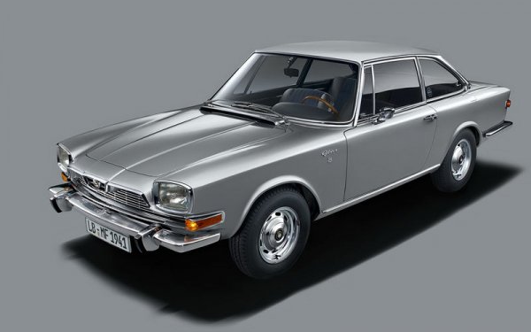 Този производител на машини е основан още в края на ХIХ век, а през 50-те години на миналия век става много популярен в Германия, като пуска на пазара моторолери и напълно приличните микро-коли Goggomobile. Но конкуренцията става все по-ожесточена и компанията решава да предложи спортно купе, което е доста скъпо.

Симпатничният Glas V8 2600 излиза през 1966 г., като е оборудван с мотор със 140 к.с., но така и не е оценен от купувачите. Скоро след това компанията е погълната от концерна BMW, като до 1968 г. все още се произвежда версия с 3,0-литров мотор със 160 к.с. Той обаче също не носи приходи и скоро след това е спрян.
