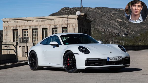 И накрая една класическа спортна кола сред толкова &bdquo;сериозни&ldquo; модели. Тази на Килиън е с 3,0-литров бензинов двигател и  крие 379 коня под капака. Ускорява до 100 км/ч за около 4 секунди. Може да развие 330 км/ч, но едва ли звездата някой е натискал толкова силно педала.
