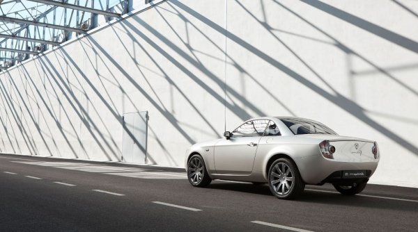 Елегантната Fulvia несъмнено е едно от величията в историята на Lancia, така че когато тази концепция е представена на автомобилното изложение във Франкфурт през 2003 г., ентусиастите веднага видяха логиката и връзката. 