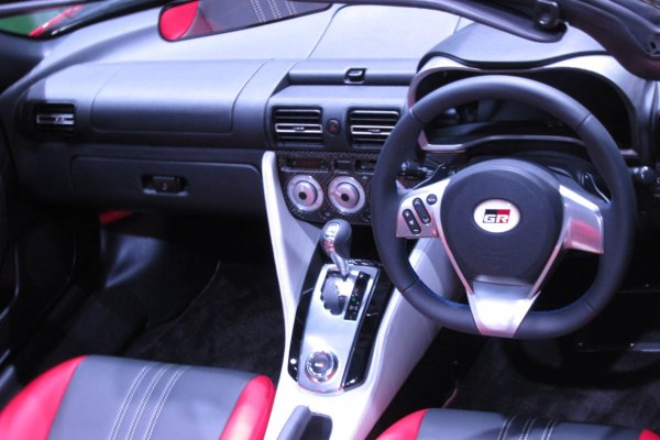 Toyota GRMN SPORTS HYBRID Concept II - хибрид с AWD задвижване и 300 к.с., който е създаден в чест на Хирому Нарусе