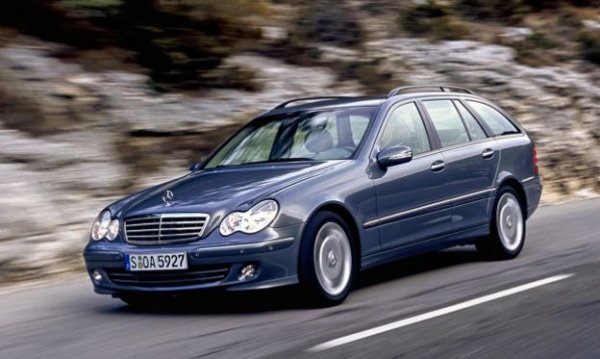 Тук вече кандидат-купувачът "скача в дълбокото", тъй като с този бюджет ще може да си позволи кола на около 20 години. А това гарантира огромен пробег – над 250 000 км, както и сериозни разходи при евентуални ремонти, което не е особено препоръчително.

От друга страна второто поколение на C-Class се предлага със „старите“ двигатели от семейството M111 и M112, които са известни със своята надеждност и могат да изкарат до половин милион километра. Трябва обаче да се отбележи, че автоматът 7G-Tronic не е толкова здрав колкото по-стария 5G. Резервните части също са много скъпи.