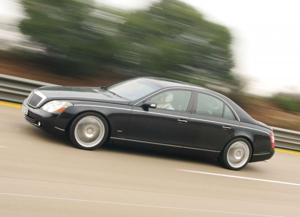 Първият опит с автомобил на Maybach е през 2004 година, когато това още е самостоятелна марка и не е част от Mercedes. Обемът на двигателя е увеличен от 5,5 на 6,3 литра, а мощността &ndash; от 550 на 640 к.с. Времето за ускорение от 0 до 100 км/ч е 4,9 секунди, а максималната скорост &ndash; 300 км/ч. Предлага се удължен вариант, който вдига 100 км/ч за 5,2 секунди и развива 250 км/ч.

Ателието доработва сериозно интериора, за чиято изработка са нужни кожени ивици с дължина 1,2 км. В салона се появява компютър с връзка с интернет, което е нещо невиждано за това време.

Засега от Brabus все още не са показали своя проект по новото поколение на Mercedes-Maybach S-Class, но пък можем да се ориентираме по предишно &ndash; W222. То има мотор с 900 к.с. и 1500 Нм, като вдига 100 км/ч от място за 3,7 секунди и скорост от 350 км/ч. А това е по-бързо от някои модели на Ferrari и Porsche в класически формат с две врати.