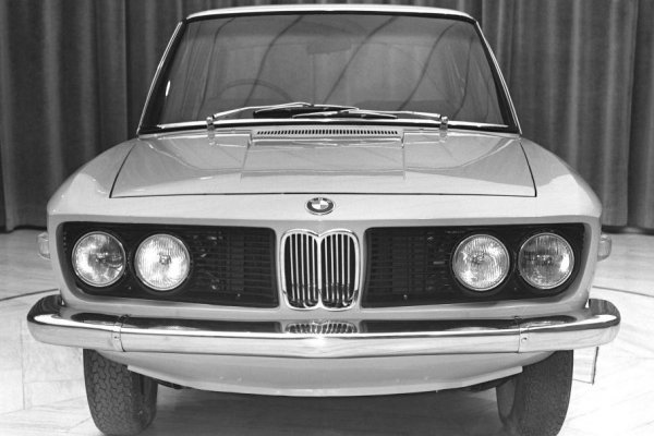 Търсенето на модела е стабилно и през 1973 година той е обновен, като получава нови имена - BMW 1804 SA и 2004 SA.Основната разлика е новият дизайн с характерните "ноздри" на решетка на радиатора и четирите фара. Година по-късно обаче производството е спряно, тъй като трябва да бъде отстъпено място на конвейера на новата и автентична 5-Series (E12).

През периода от 1967 по 1974 година са произведени около 10 000 бройки от този модел. В наши дни добре запазен екземпляр от 1800 SA/1804 SA или 2000 SA/2004 SA се счита за колекционерска ценност.