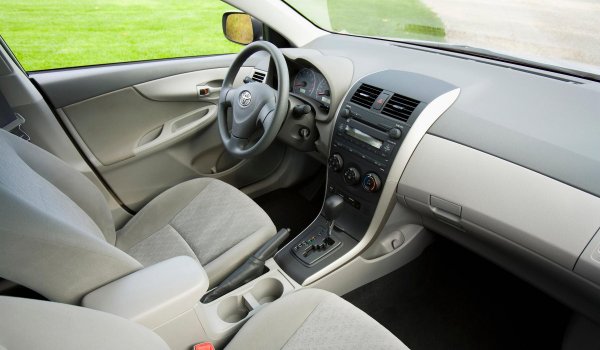 Този модел също посети сервизите заради блокиращ педал на газта, заради дефект в електрическата система на прозорците, която започва да прегрява и да се топи, както и заради проблемни кабели, които не позволяват на въздушната възглавници да се задейства в случай на нужда.
