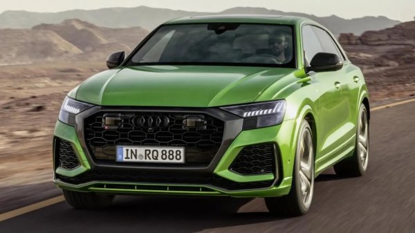 Ускорение 0-100 км/ч: 3.8 секунди
Максимална скорост: 304 км/ч

Във върховия SUV модел на Audi ще откриете същия 4-литров V8 като в спортната RS 7 - макар и при доста повечко маса. Мощността е 600 коня при впечатляващите 800 нютонметра въртящ момент. Ако си купите специалния допълнителен пакет, който премахва ограничителя на скоростта, тази кола ще развие 304 километра в час без проблем. 
