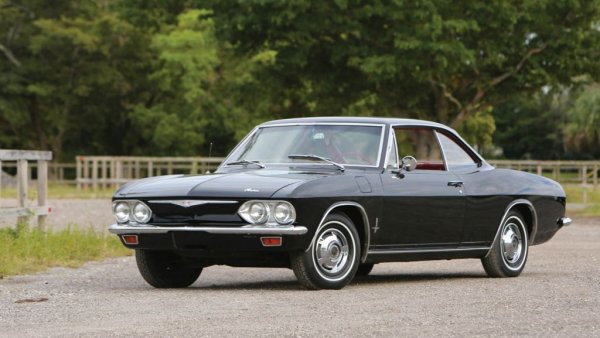 Инженерните недомислия в тази кола залегнаха в основата на историческата книга на Ралф Нейдър "Опасни при всякаква скорост", и доведоха до затягане на регулаторния контрол върху автомобилите. Corvair обаче и до днес се радва на култов статут заради дизайна си, сред чиито създатели е Русинов