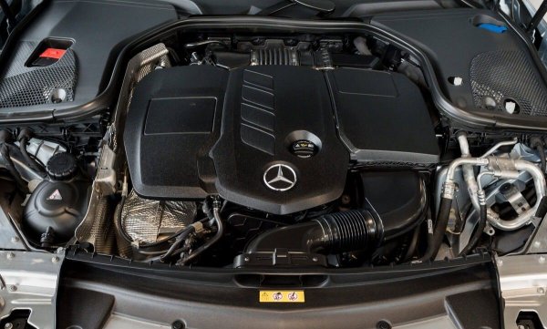 Алуминиевият двигател се появи през 2016 година. Той е с 35 кг по-лек от предшественика си, а мощността достига 265 к.с. Въртящия момент достига 550 Нм. Този агрегат се превърна в еталон за Mercedes - той е лек, здрав и много издръжлив.