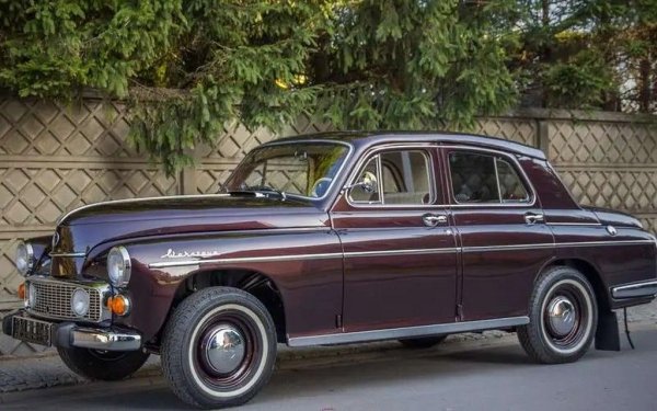 Следващата голяма промяна идва през 1962: полските инженери запазват цилиндровия блок на стария съветски двигател, но го преработват да е с горни клапани, и увеличават мощността до 70 конски сили при осезаемо намален разход. 
А през 1964 основно е преработен и дизайнът - с нова задница и с голям багажник, за разлика от нищожното багажно пространство на оригиналната "Победа". 
