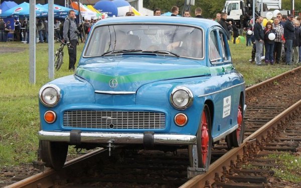 Специална версия като дрезина се произвежда за нуждите на Полските държавни железници - за поддръжка на линиите и технически контрол. Максималната им скорост е 105 км/ч. Не е известна точната бройка на произведените дрезини - някъде около 200. Двайсетина от тях са изнесени за България и в началото на 90-те поне една все още бе притежание на БДЖ, макар да нямаме информация за съдбата й оттогава. 
