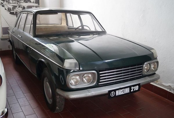 В началото на 60-те инженерите във Варшава вече работят усилено по наследника - Warszawa 210. Това ще е вече съвременен, комфортен автомобил с 6-цилиндров мотор и дизайн, сравним с актуалните образци на Запад. Работещ прототип е представен през 1964. Но после Хрушчов е свален от власт и одобрението на Москва за проекта е оттеглено. Впоследствие ръководството на FSO се насочва отново към Fiat и започва да произвежда по лиценз Fiat 125P. 
