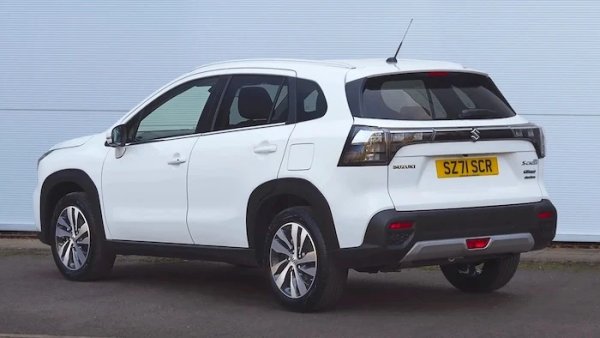 Производствената база на Suzuki за Европа е именно в унгарския град Естергом, така че първото място на SX4 (4467 регистрации) и четвъртото на Vitara не бива да ви учудват. В шестицата попадат също Kia Ceed от съседна Словакия, Dacia Duster от съседна Румъния и VW T-Roc. 
