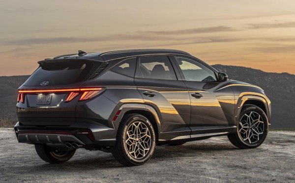 Корейските кросоувъри се радват на завиден интерес сред ирландците - Tucson е първи с над 20% ръст на годишна база (и 6254 регистрации), а новата Kia Sportage се нарежда трета с още по-голям скок спрямо 2021 - 65%. В първата шестица влизат също Toyota Corolla, Toyota C-HR, Toyota RAV4 и Toyota Yaris. 
