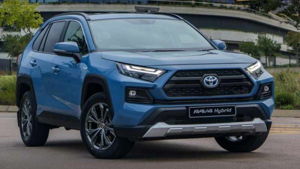 RAV4 от години е най-популярният модел в прибалтийската държава, тази година преднината му е почти двойна пред втория Toyota Corolla - 1518 срещу 779 регистрации. В шестицата са още Nissan Qashqai, Toyota Yaris Cross, Toyota C-HR и Kia Sportage. 
