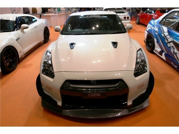 Nissan GT-R R35 Phantom от AMUSE 